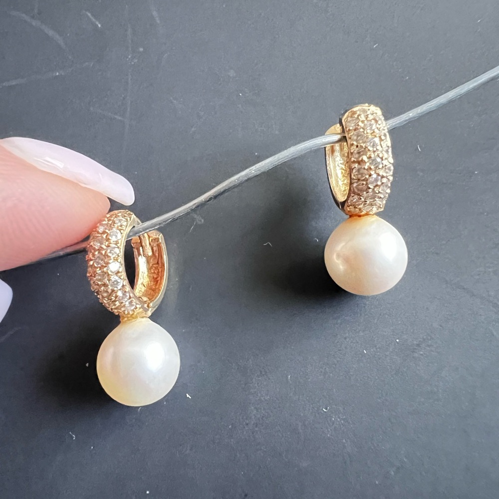 Dazzling Gold and Pearl Drop Earrings